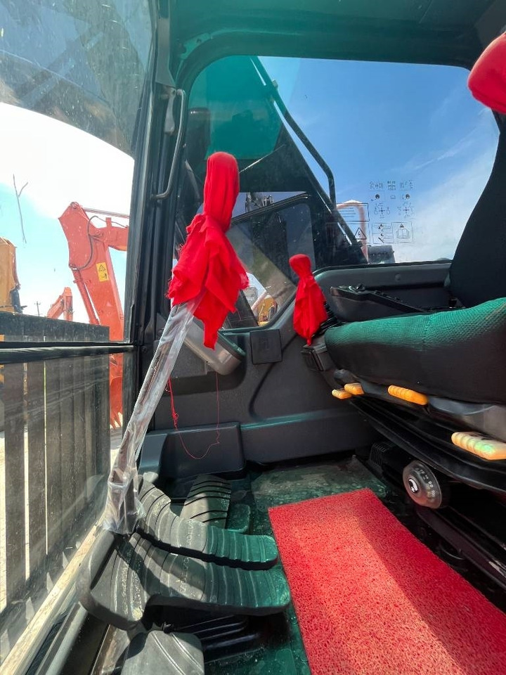 Volvo EC 140 - Pelle sur chenille: photos 3 Volvo EC 140 - Pelle sur chenille: photos 3