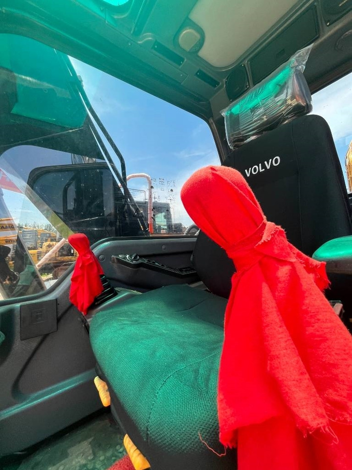 Volvo EC 140 - Pelle sur chenille: photos 4 Volvo EC 140 - Pelle sur chenille: photos 4