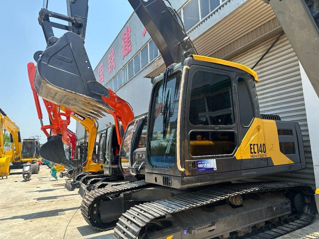 Volvo EC 140 - Pelle sur chenille: photos 1 Volvo EC 140 - Pelle sur chenille: photos 1