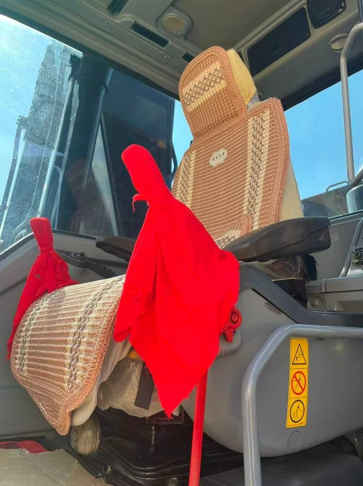 Volvo EC 240  - Pelle sur chenille: photos 4 Volvo EC 240  - Pelle sur chenille: photos 4