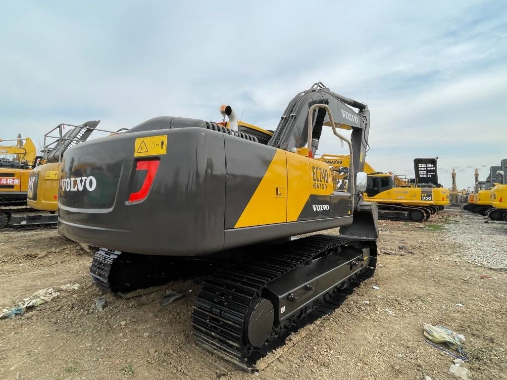 Pelle sur chenille Volvo EC 240: photos 1