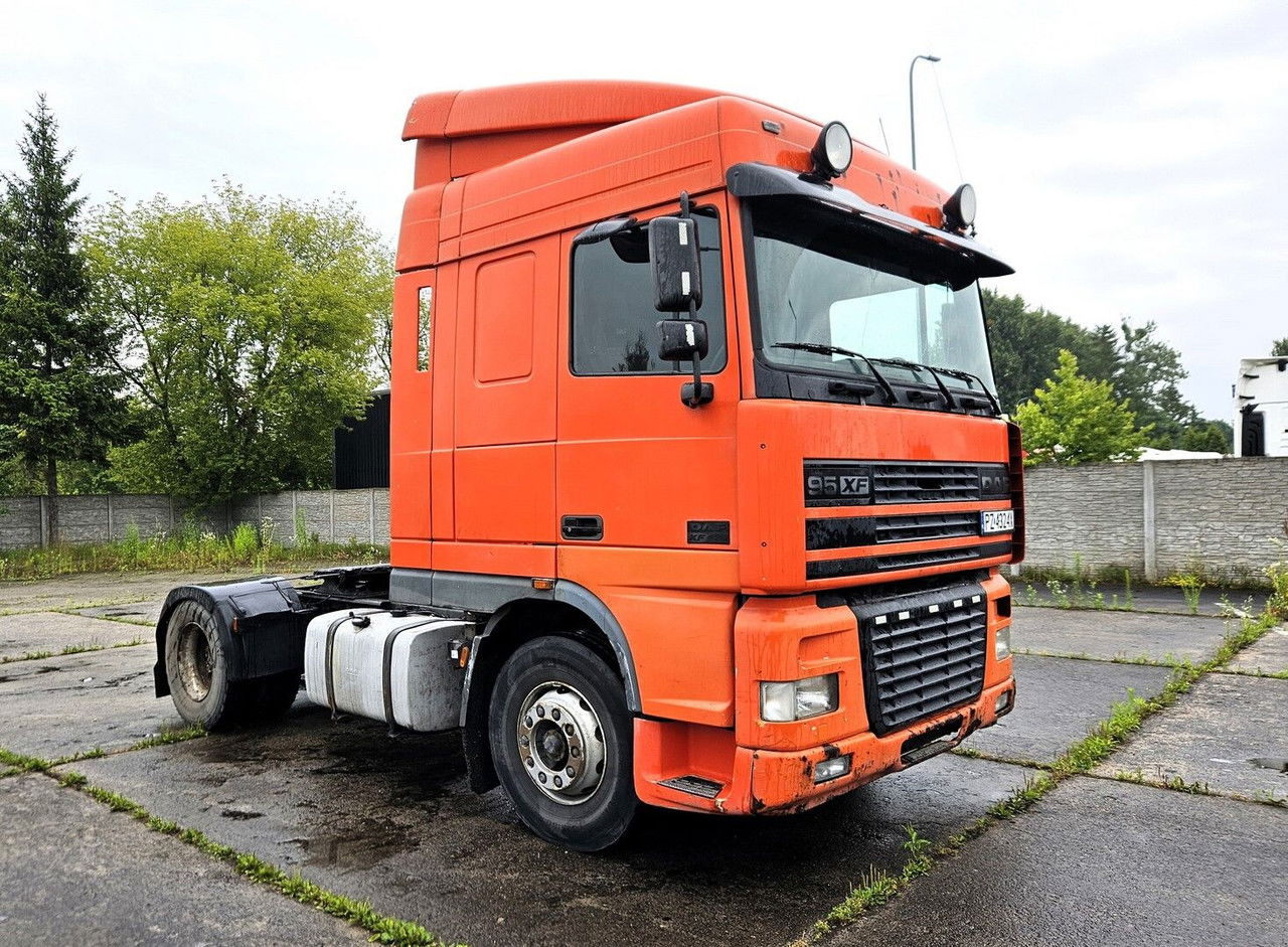 DAF XF 95.430 -2001 - Manual Pump AND Injectors - Euro 2- Manual GEA - Tracteur routier: photos 1 DAF XF 95.430 -2001 - Manual Pump AND Injectors - Euro 2- Manual GEA - Tracteur routier: photos 1