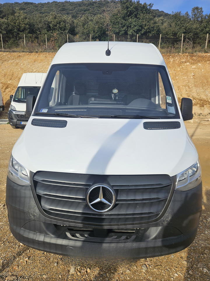 Mercedes-Benz Mercedes-Benz Sprinter L2H2 907 315 CDI - Fourgon grand volume: photos 2 Mercedes-Benz Mercedes-Benz Sprinter L2H2 907 315 CDI - Fourgon grand volume: photos 2