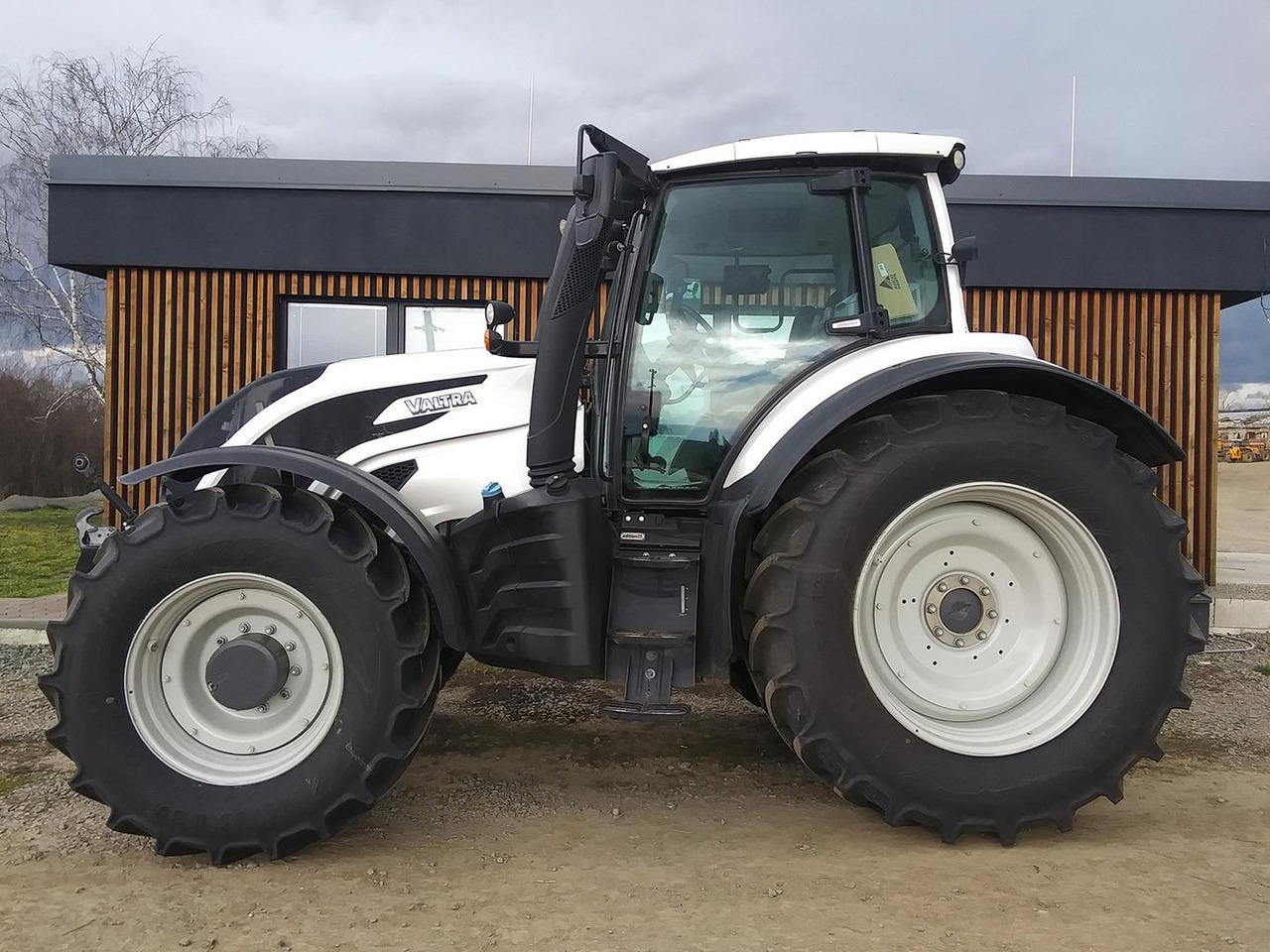 Valtra T, 254, Versu - Tracteur agricole: photos 1 Valtra T, 254, Versu - Tracteur agricole: photos 1