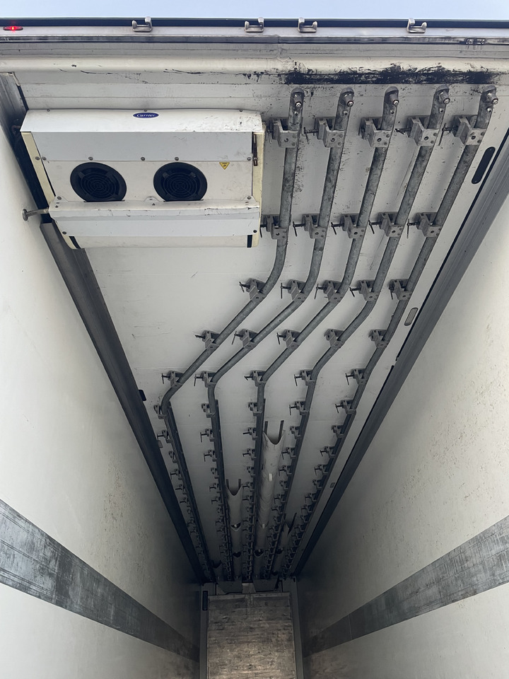 SCHMITZ SKO24 with meat hooks and 2 zone freezer - Semi-remorque frigorifique: photos 2 SCHMITZ SKO24 with meat hooks and 2 zone freezer - Semi-remorque frigorifique: photos 2