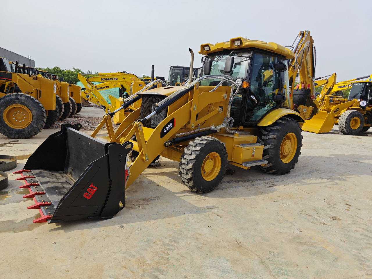CATERPILLAR 428F backhoe loader - Tractopelle: photos 1 CATERPILLAR 428F backhoe loader - Tractopelle: photos 1