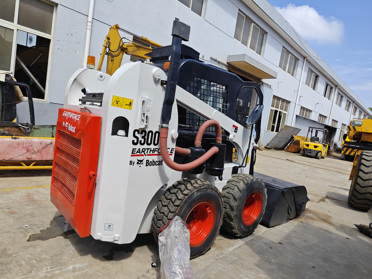 Bobcat S300 - Mini chargeuse: photos 4 Bobcat S300 - Mini chargeuse: photos 4