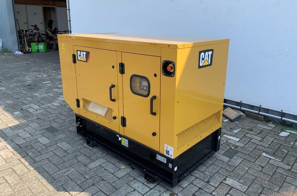 CAT DE13.5E3 - 13.5 kVA Generator - DPX-18001 - Groupe électrogène: photos 2 CAT DE13.5E3 - 13.5 kVA Generator - DPX-18001 - Groupe électrogène: photos 2