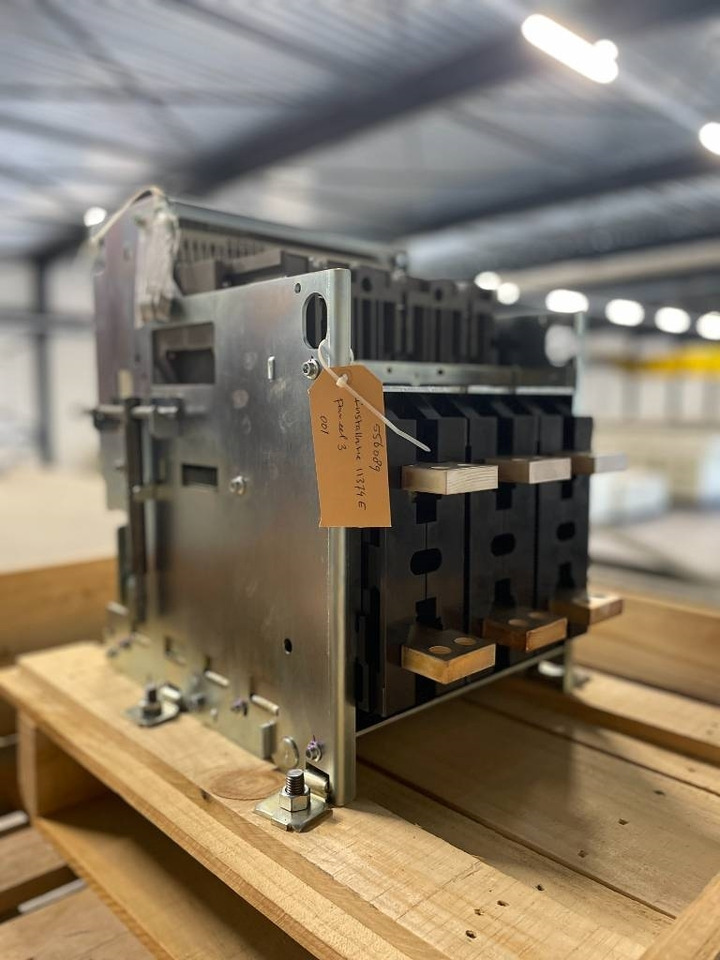 Mitsubishi Circuit breaker 1250A - AE1250-SW 3P - DPX-12648 - Engins de chantier: photos 4 Mitsubishi Circuit breaker 1250A - AE1250-SW 3P - DPX-12648 - Engins de chantier: photos 4