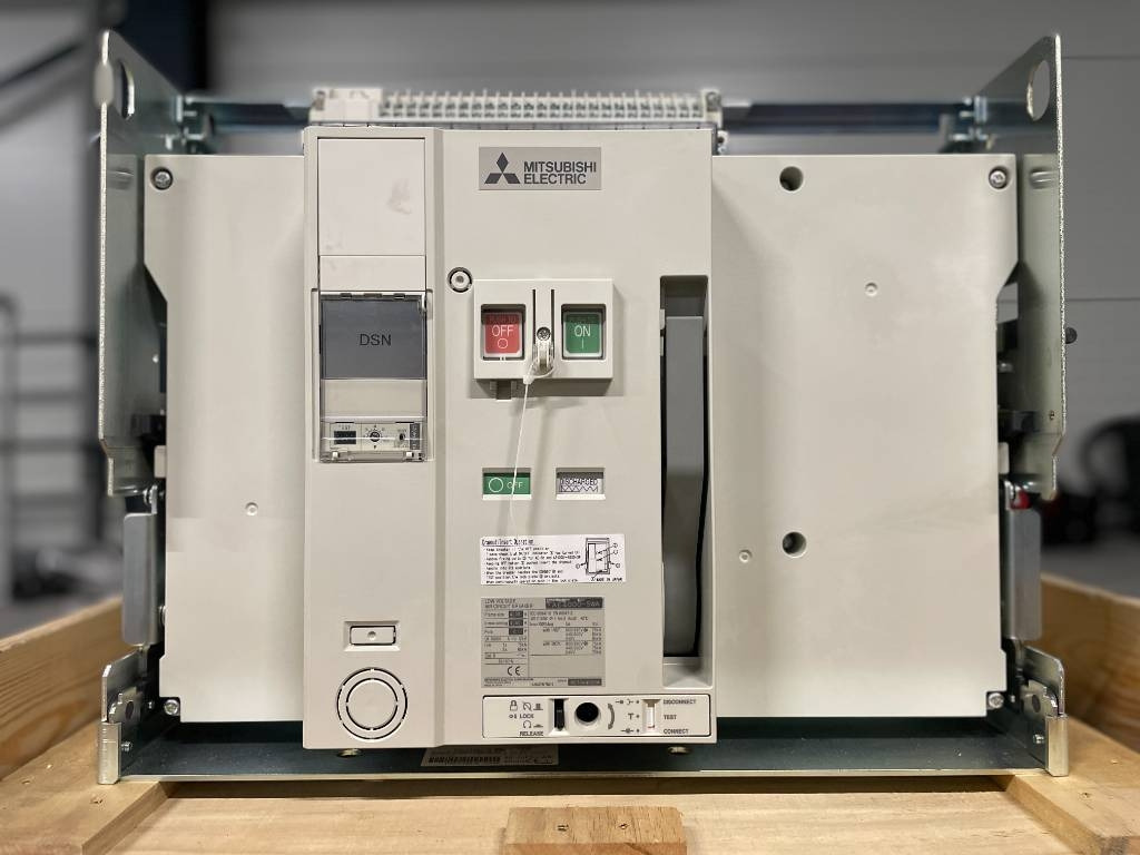 Mitsubishi Circuit breaker 4000A - AE4000-SWA 4P - DPX-12648 - Engins de chantier: photos 1 Mitsubishi Circuit breaker 4000A - AE4000-SWA 4P - DPX-12648 - Engins de chantier: photos 1