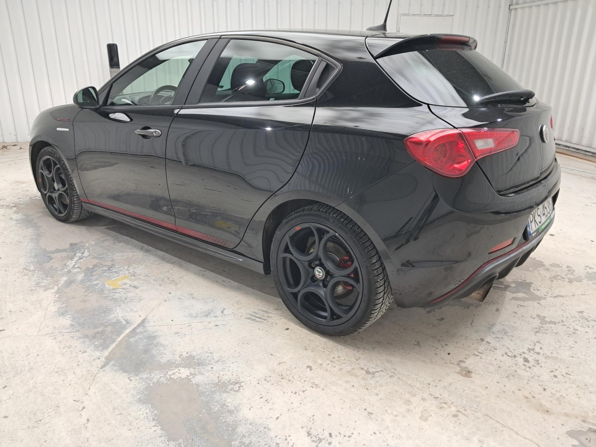 ALFA ROMEO ALFA GIULIETTA HATCHBACK - Voiture: photos 5 ALFA ROMEO ALFA GIULIETTA HATCHBACK - Voiture: photos 5