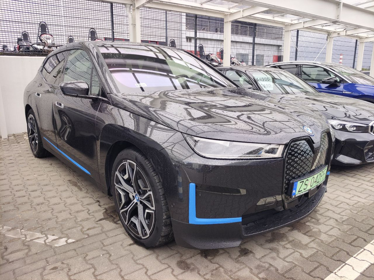 BMW iX XDRIVE40 SUV - SUV: photos 1 BMW iX XDRIVE40 SUV - SUV: photos 1