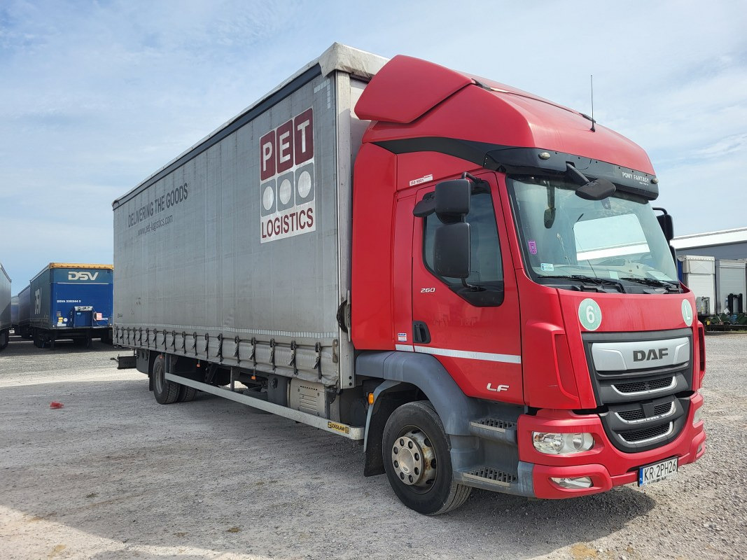 DAF LF SOLÓWKA - Camion à rideaux coulissants: photos 1 DAF LF SOLÓWKA - Camion à rideaux coulissants: photos 1