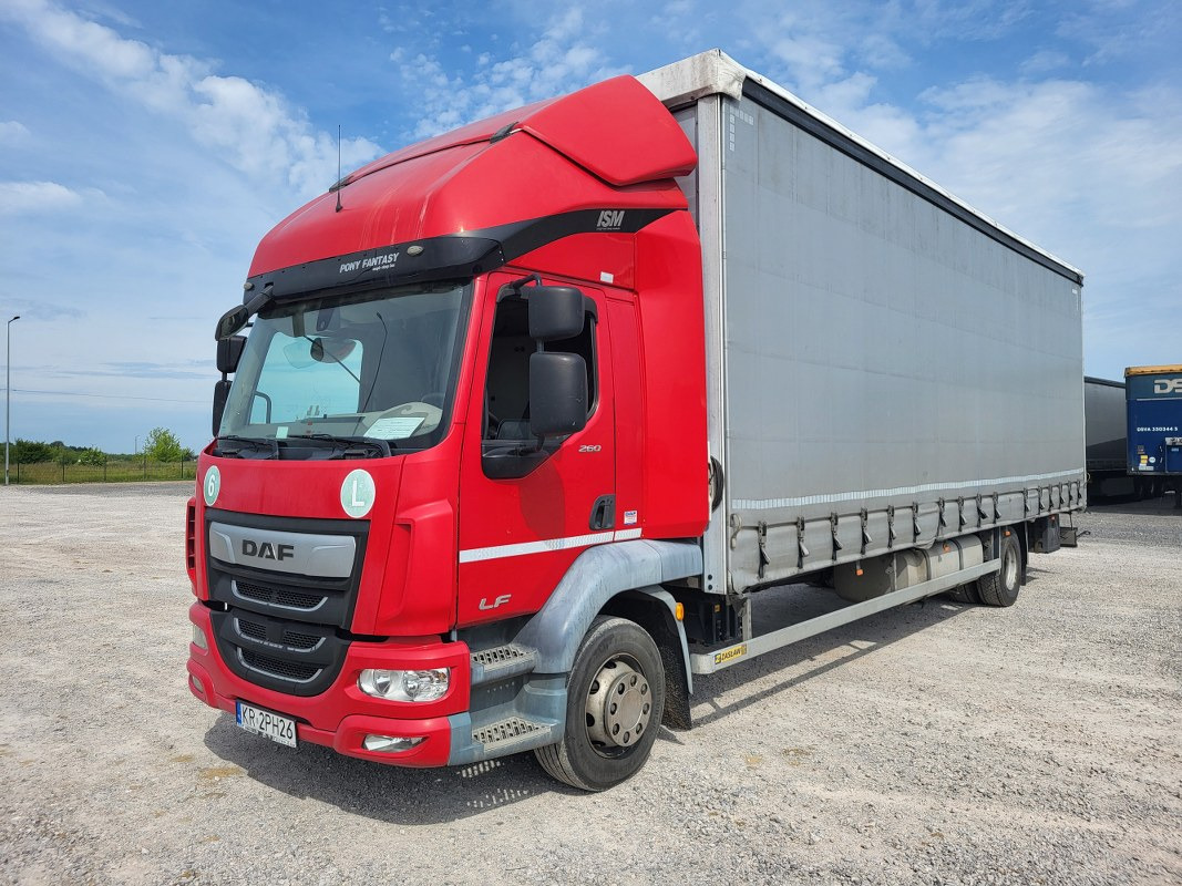 DAF LF SOLÓWKA - Camion à rideaux coulissants: photos 2 DAF LF SOLÓWKA - Camion à rideaux coulissants: photos 2
