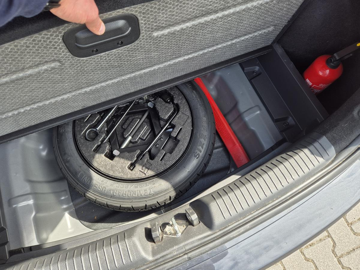 Voiture à hayon HYUNDAI I30 HATCHBACK: photos 9