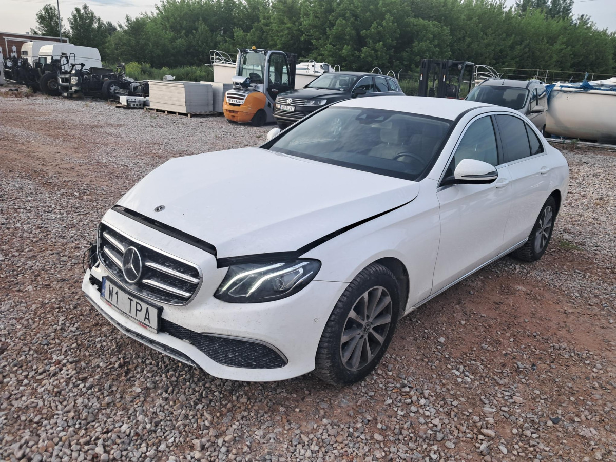 MERCEDES BENZ E 220 D 4MATIC SEDAN - Berline: photos 3 MERCEDES BENZ E 220 D 4MATIC SEDAN - Berline: photos 3
