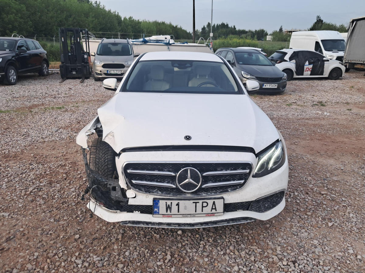 MERCEDES BENZ E 220 D 4MATIC SEDAN - Berline: photos 2 MERCEDES BENZ E 220 D 4MATIC SEDAN - Berline: photos 2