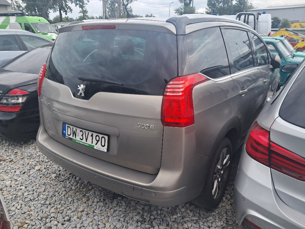 PEUGEOT 5008 KOMBI - SUV: photos 3 PEUGEOT 5008 KOMBI - SUV: photos 3
