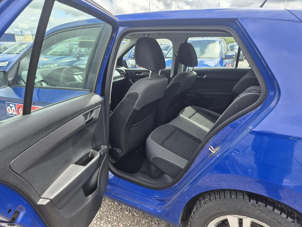 Voiture à hayon SKODA FABIA HATCHBACK: photos 9