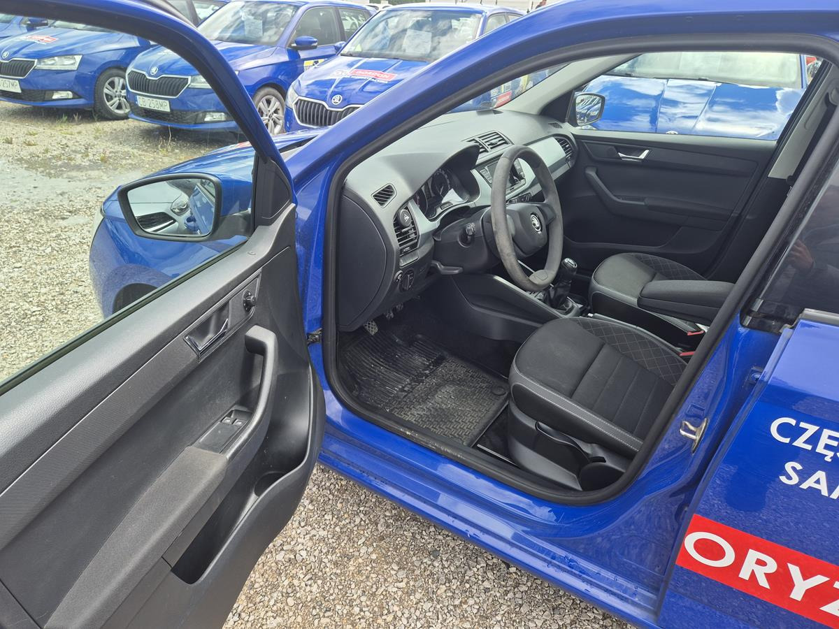 Voiture à hayon SKODA FABIA HATCHBACK: photos 8