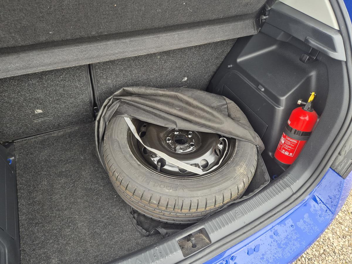 Voiture à hayon SKODA FABIA HATCHBACK: photos 18
