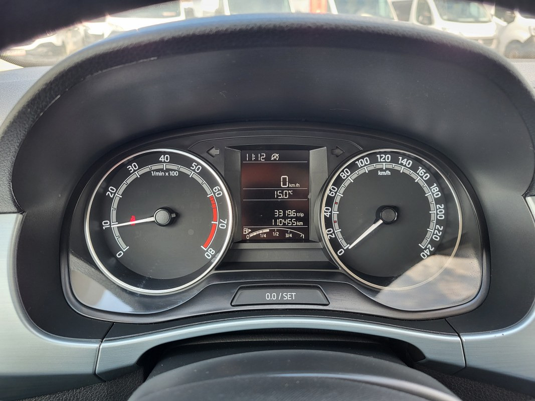 Voiture à hayon SKODA FABIA HATCHBACK: photos 12