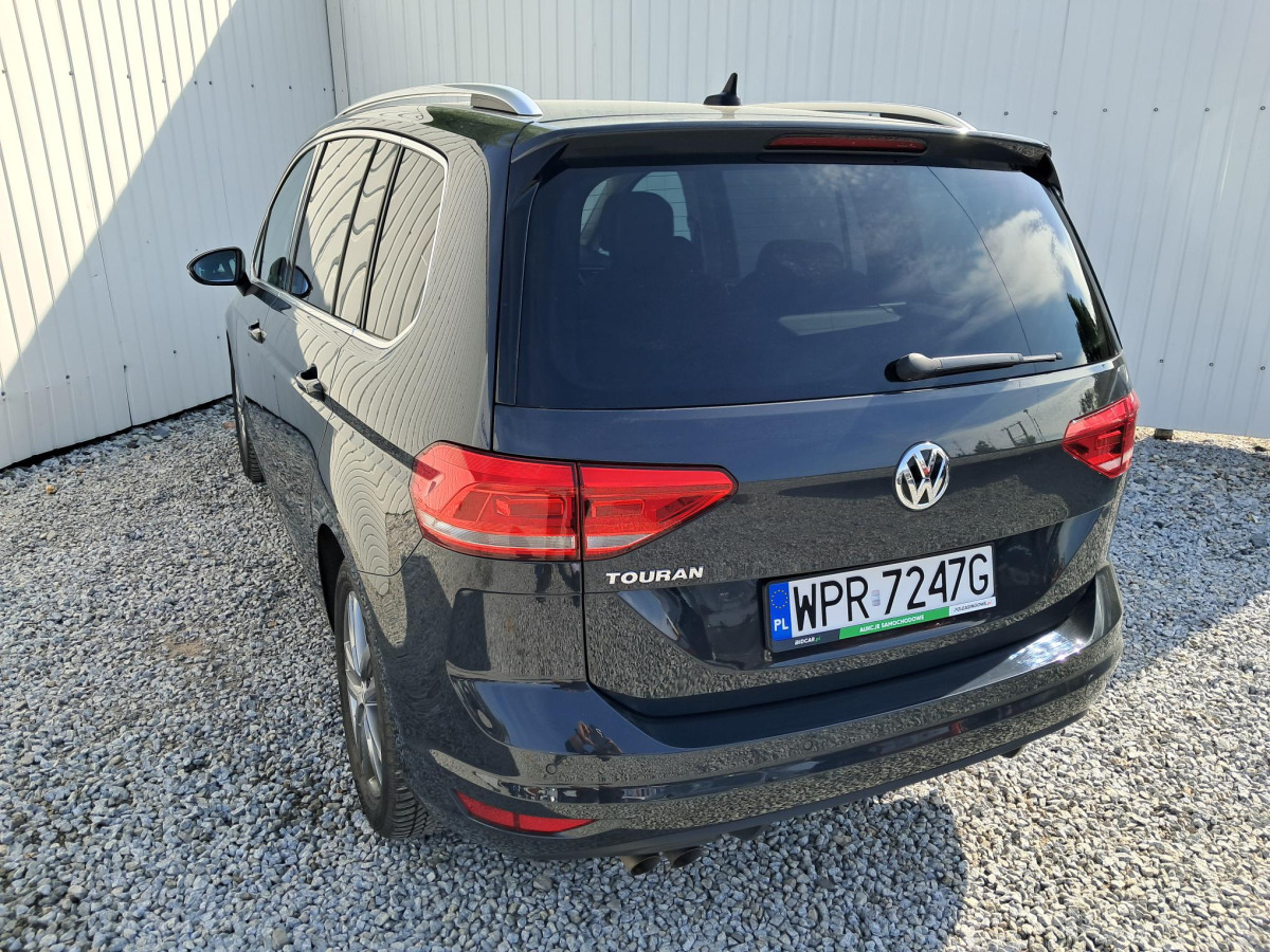 VOLKSWAGEN TOURAN MINIVAN - Voiture: photos 5 VOLKSWAGEN TOURAN MINIVAN - Voiture: photos 5
