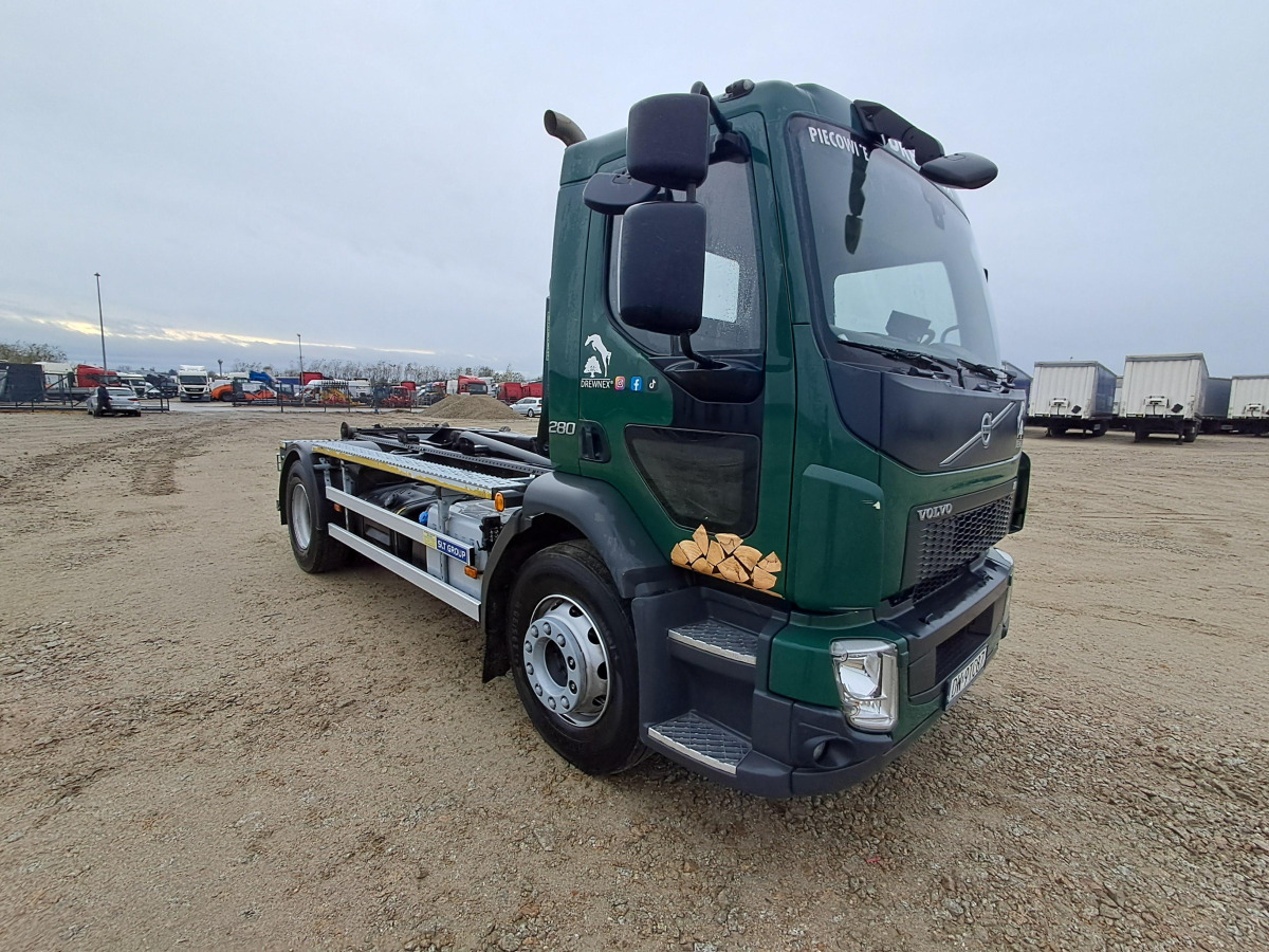 VOLVO FL - Camion ampliroll: photos 1 VOLVO FL - Camion ampliroll: photos 1