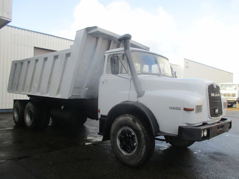 MAN 32.240 , Manual , 6x4 , Tipper truck , Spring suspension - Camion benne: photos 4 MAN 32.240 , Manual , 6x4 , Tipper truck , Spring suspension - Camion benne: photos 4