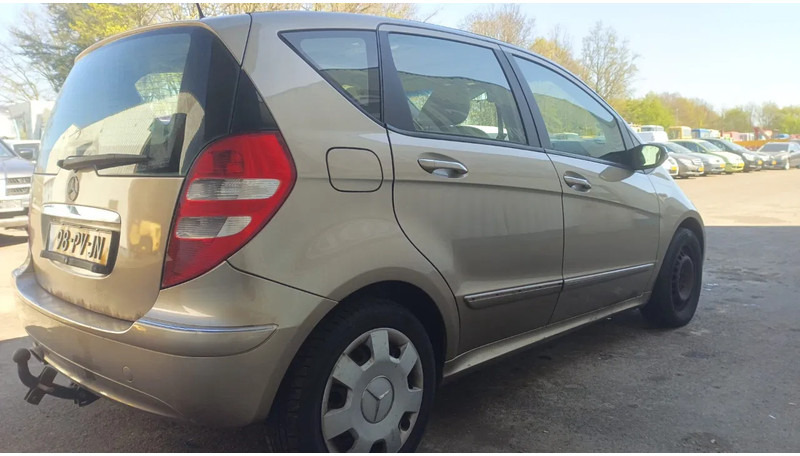 Mercedes-Benz A-Klasse 170 , Airco , leder , distrbute ketting maakt lawaai - Voiture: photos 3 Mercedes-Benz A-Klasse 170 , Airco , leder , distrbute ketting maakt lawaai - Voiture: photos 3