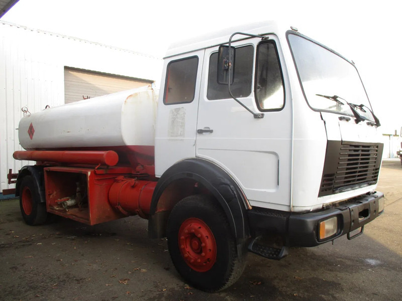 Mercedes-Benz FAP 1620 BD , Fuel truck , 4x2 , Manual , Spring suspension - Camion citerne: photos 4 Mercedes-Benz FAP 1620 BD , Fuel truck , 4x2 , Manual , Spring suspension - Camion citerne: photos 4