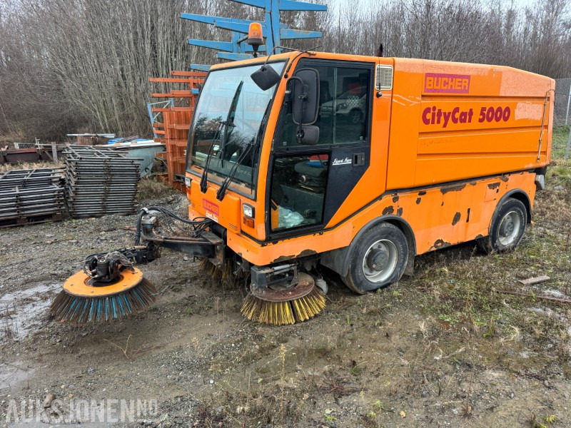 1900 Andre Bucher CC5000 sopebil - Matériel de chantier: photos 1 1900 Andre Bucher CC5000 sopebil - Matériel de chantier: photos 1