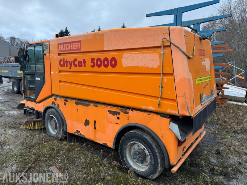 1900 Andre Bucher CC5000 sopebil - Matériel de chantier: photos 4 1900 Andre Bucher CC5000 sopebil - Matériel de chantier: photos 4