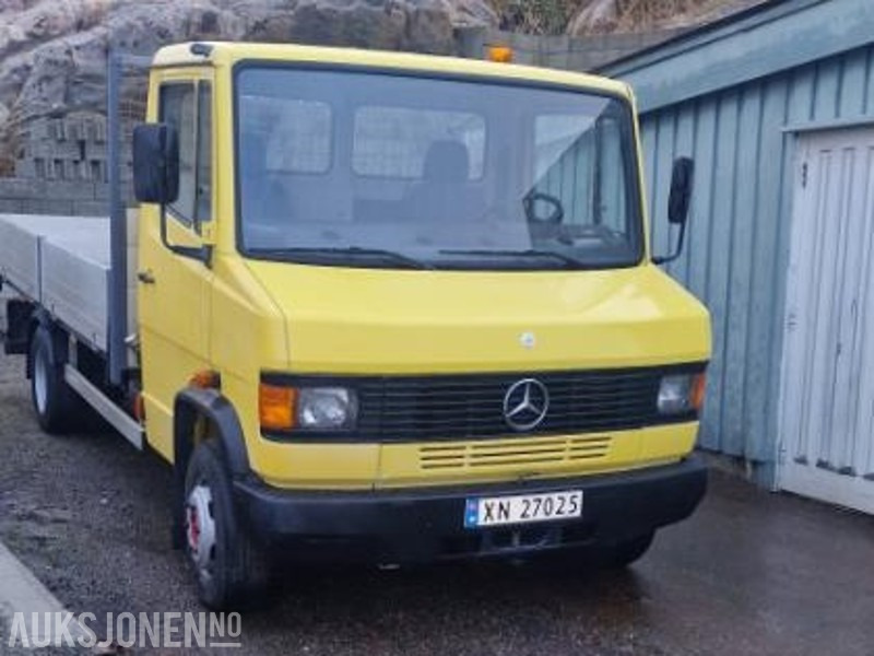 1994 Mercedes-Benz vario 611D lav km stand 9000km med kran - Camion plateau: photos 2 1994 Mercedes-Benz vario 611D lav km stand 9000km med kran - Camion plateau: photos 2