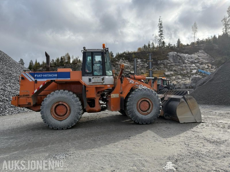 1995 Fiat-Hitachi FR 220.2 - Chargeuse sur pneus: photos 5 1995 Fiat-Hitachi FR 220.2 - Chargeuse sur pneus: photos 5