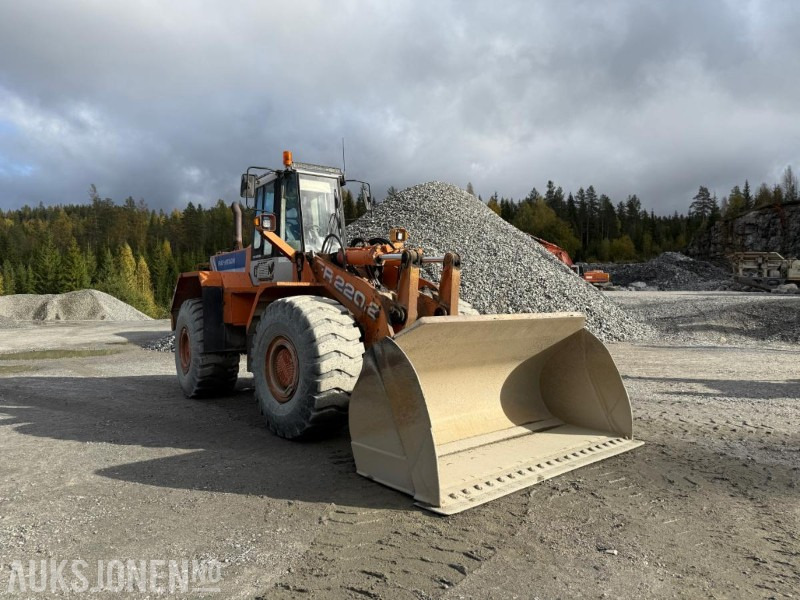 1995 Fiat-Hitachi FR 220.2 - Chargeuse sur pneus: photos 3 1995 Fiat-Hitachi FR 220.2 - Chargeuse sur pneus: photos 3