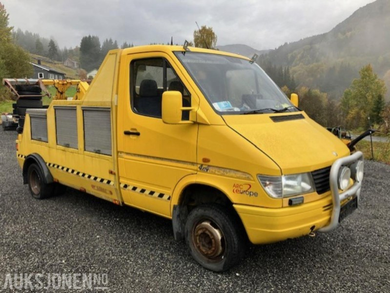 1999 Mercedes-Benz Sprinter 412 4x4 Redningsbil med briller og vinsj - Camion de pompier: photos 3 1999 Mercedes-Benz Sprinter 412 4x4 Redningsbil med briller og vinsj - Camion de pompier: photos 3