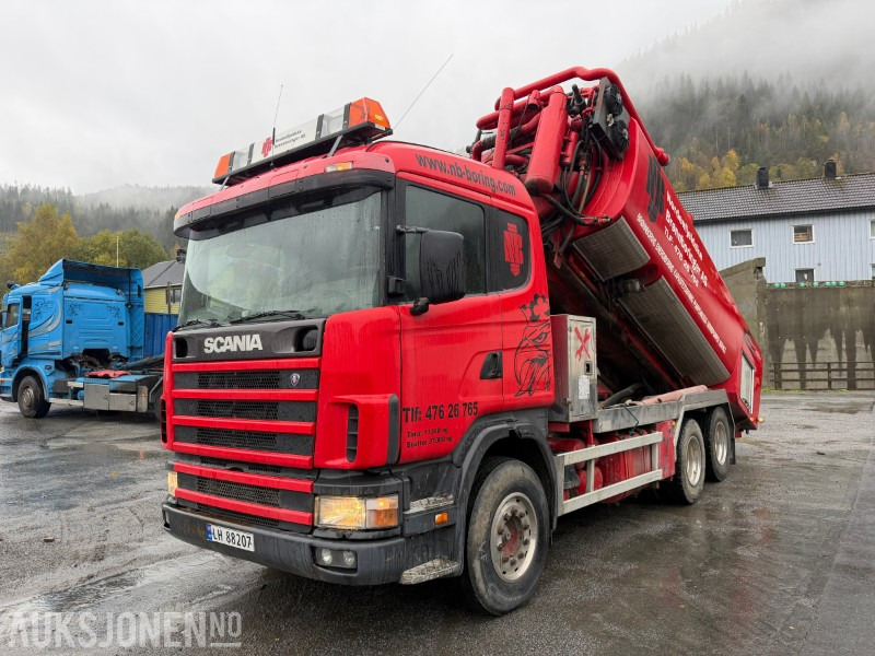 1999 Scania R124 Spyle/sugebil med Korp & Sönn påbygg - Camion hydrocureur: photos 1 1999 Scania R124 Spyle/sugebil med Korp & Sönn påbygg - Camion hydrocureur: photos 1