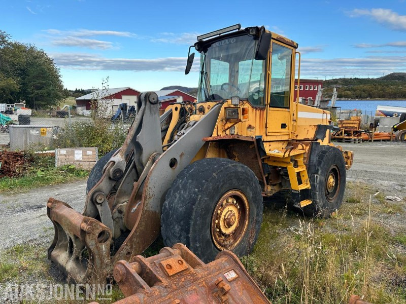 2002 Volvo L90D hjullaster – 17 tonn // Helgummihjul // Sentralsmøring - Chargeuse sur pneus: photos 1 2002 Volvo L90D hjullaster – 17 tonn // Helgummihjul // Sentralsmøring - Chargeuse sur pneus: photos 1