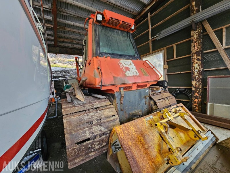2003 New Holland D180 beltedrevet bulldoser - Matériel de chantier: photos 1 2003 New Holland D180 beltedrevet bulldoser - Matériel de chantier: photos 1