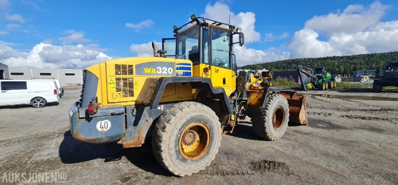 2004 Komatsu WA320, kun 9.000 arbeidstimer! Pallegafler + Skuffe inkludert, 3dje funksjon, SERTIFISERT! - Chargeuse sur pneus: photos 5 2004 Komatsu WA320, kun 9.000 arbeidstimer! Pallegafler + Skuffe inkludert, 3dje funksjon, SERTIFISERT! - Chargeuse sur pneus: photos 5