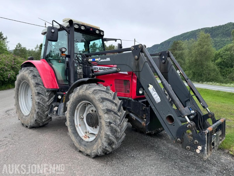 2004 Massey Ferguson 6480 Dynashift - Frontlaster med hydraulisk redskapslås - Fronthydraulikk - 40 km - Fjærende hytte - tredje funksjon - Tracteur agricole: photos 3 2004 Massey Ferguson 6480 Dynashift - Frontlaster med hydraulisk redskapslås - Fronthydraulikk - 40 km - Fjærende hytte - tredje funksjon - Tracteur agricole: photos 3