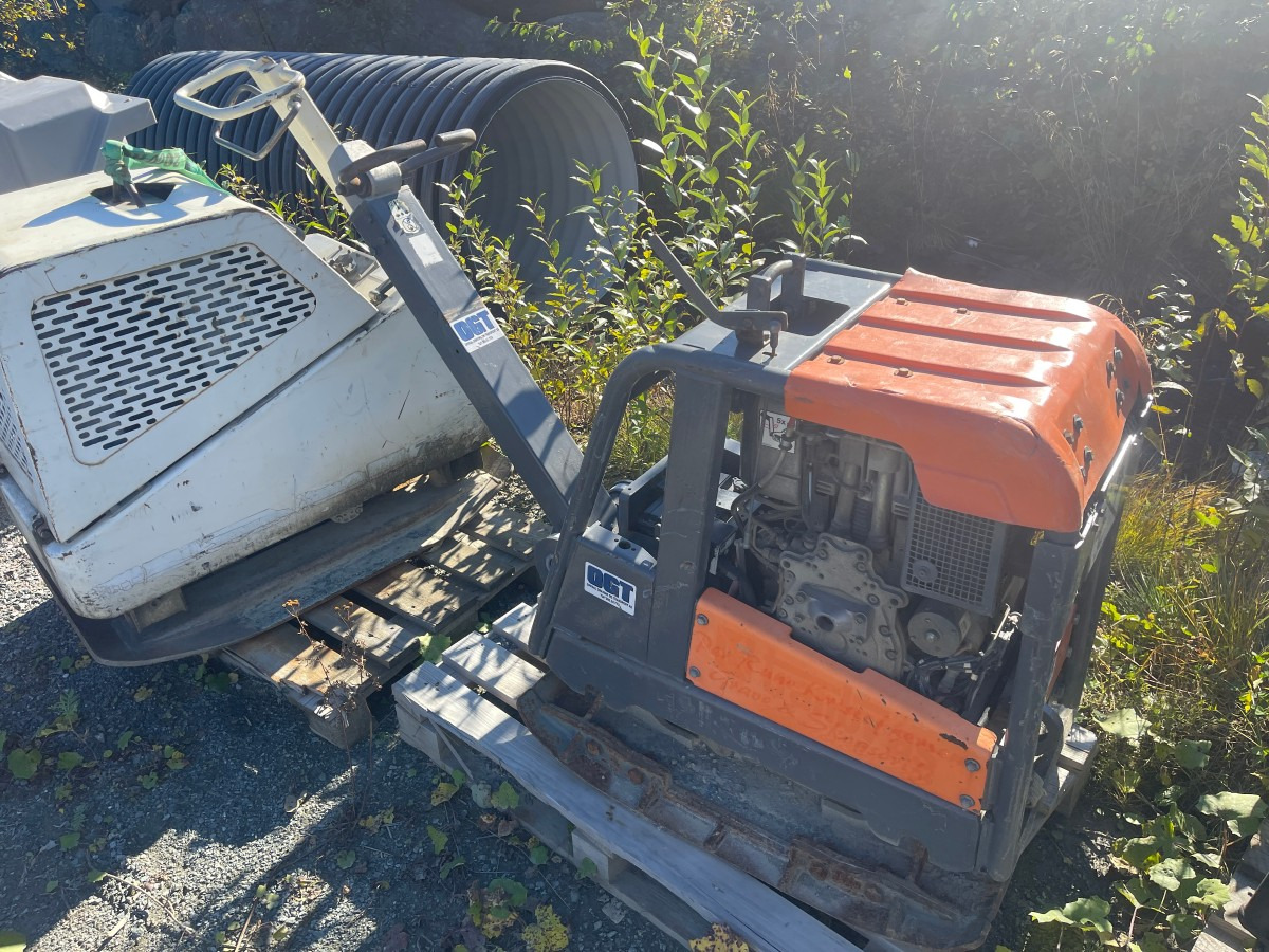 2005 Supra vibroplate - Hoppetusse med Hatz dieselmotor – Reversibel - Compacteur: photos 1 2005 Supra vibroplate - Hoppetusse med Hatz dieselmotor – Reversibel - Compacteur: photos 1