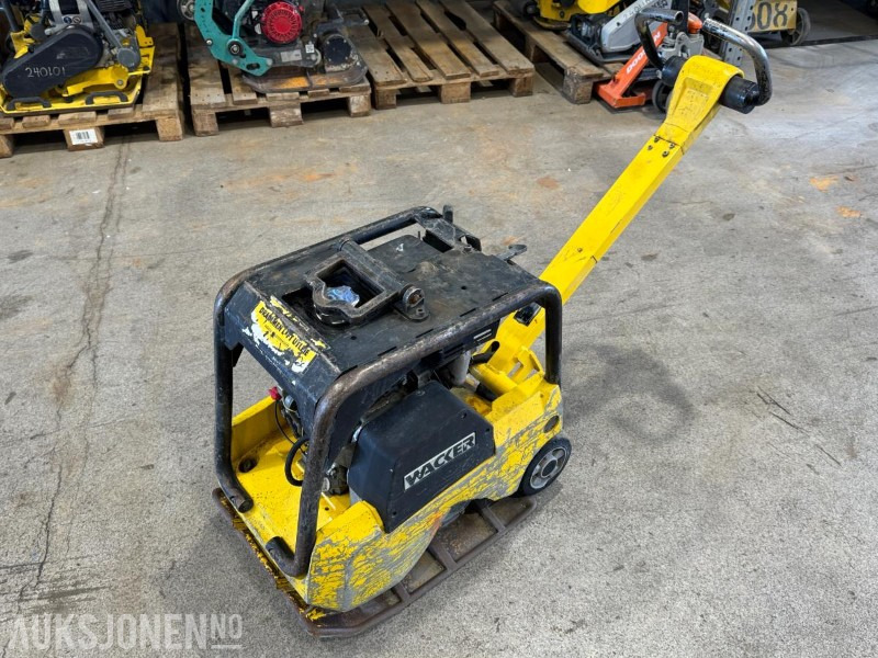 2005 Wacker BPU3050A vibroplate / Hoppetusse - Compacteur: photos 1 2005 Wacker BPU3050A vibroplate / Hoppetusse - Compacteur: photos 1