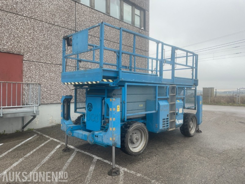 2008 Genie GS4390 - 15m dieseldrevet sakselift - Nacelle: photos 4 2008 Genie GS4390 - 15m dieseldrevet sakselift - Nacelle: photos 4