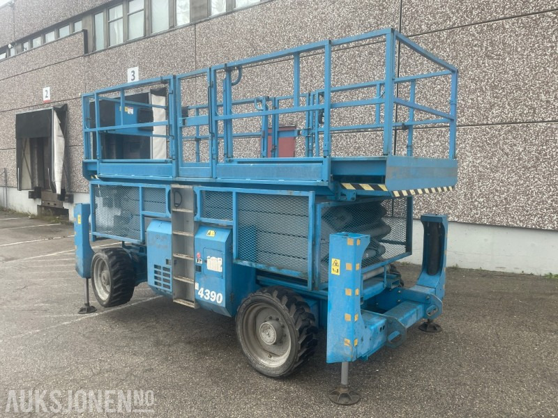 2008 Genie GS4390 - 15m dieseldrevet sakselift - Nacelle: photos 2 2008 Genie GS4390 - 15m dieseldrevet sakselift - Nacelle: photos 2