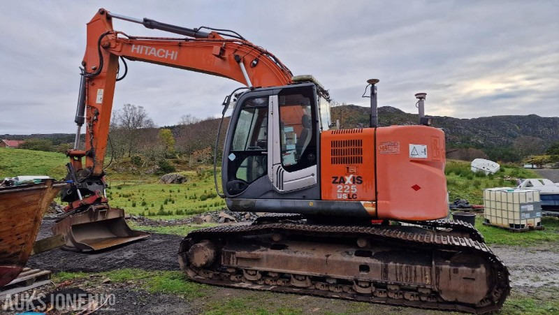2009 Hitachi ZX225USLC-3 Beltegraver m/GPS/Rototilt med klype/3 skuffer, 12800 timer - Pelle: photos 3 2009 Hitachi ZX225USLC-3 Beltegraver m/GPS/Rototilt med klype/3 skuffer, 12800 timer - Pelle: photos 3
