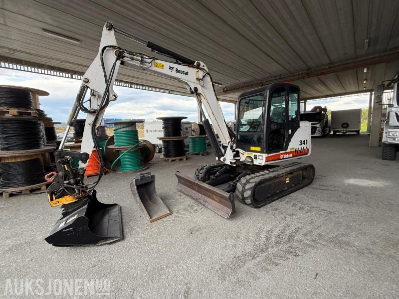 2010 Bobcat 341G Gravemaskin - 2 Skuffer - Engcon tiltrotator - Sertifisert - 6129T - Pelle: photos 1 2010 Bobcat 341G Gravemaskin - 2 Skuffer - Engcon tiltrotator - Sertifisert - 6129T - Pelle: photos 1