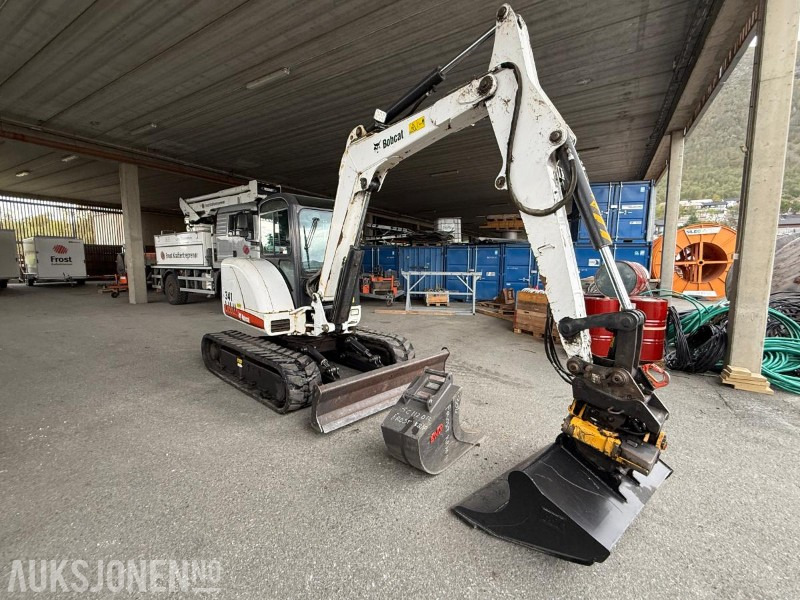 2010 Bobcat 341G Gravemaskin - 2 Skuffer - Engcon tiltrotator - Sertifisert - 6129T - Pelle: photos 5 2010 Bobcat 341G Gravemaskin - 2 Skuffer - Engcon tiltrotator - Sertifisert - 6129T - Pelle: photos 5
