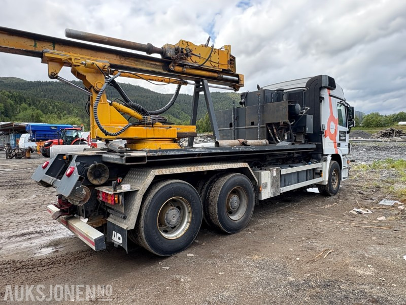 2010 Mercedes-Benz 2648/45 6X4 tandem - brøyterigget krokløft med krokplan - Camion ampliroll: photos 3 2010 Mercedes-Benz 2648/45 6X4 tandem - brøyterigget krokløft med krokplan - Camion ampliroll: photos 3